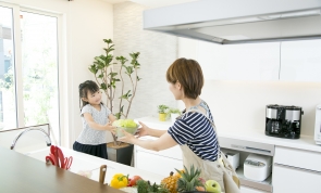 今月の特集：お子様と一緒に楽しくお料理してみませんか